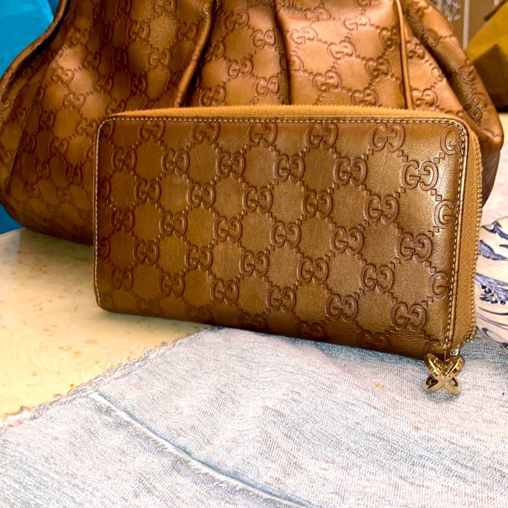 SALE!!!! GUCCI~Authentic GG Guccissima Leather Wallet
